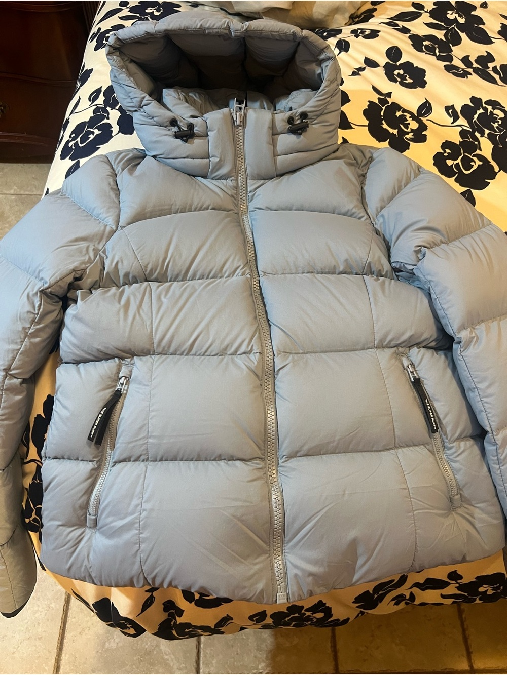 Aritzia Women’s Super Puff Snug Pale Blue Quilted Puffer Jacket with Hood